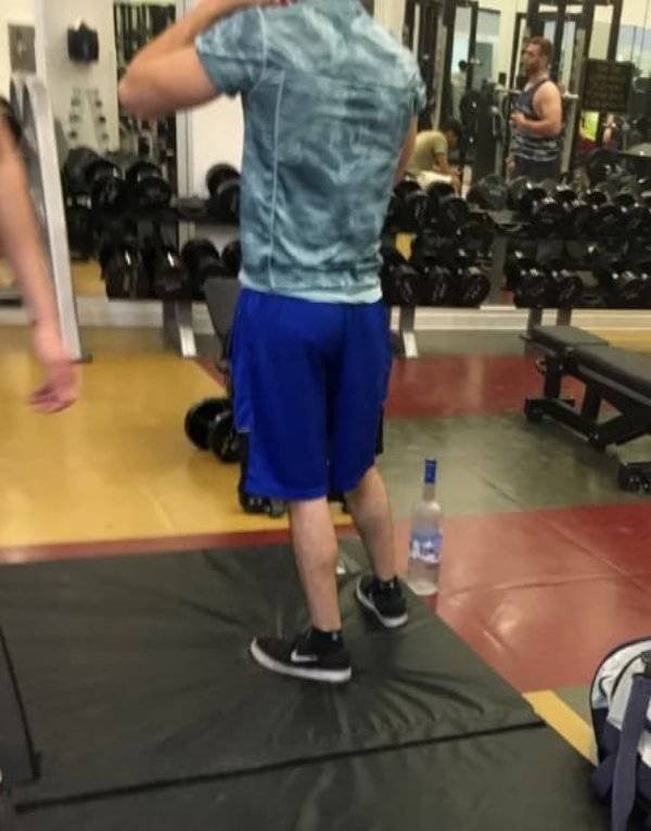 Gyms Can Be weird (20 pics)
