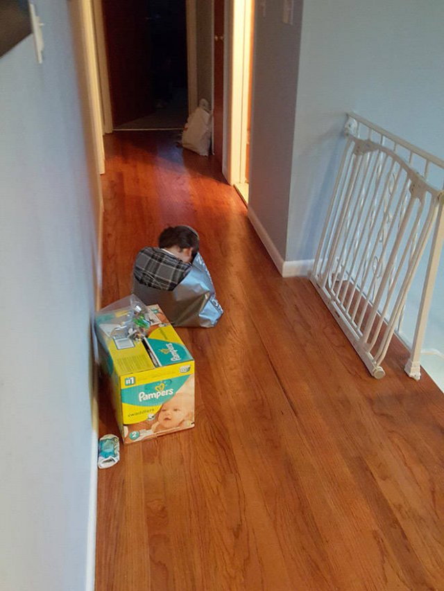 Kids Are Good At Hiding (22 pics)