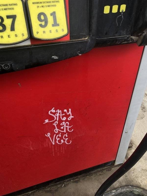 Sometimes A Misspelled Word Can Make Conversations More Entertaining (33 pics)