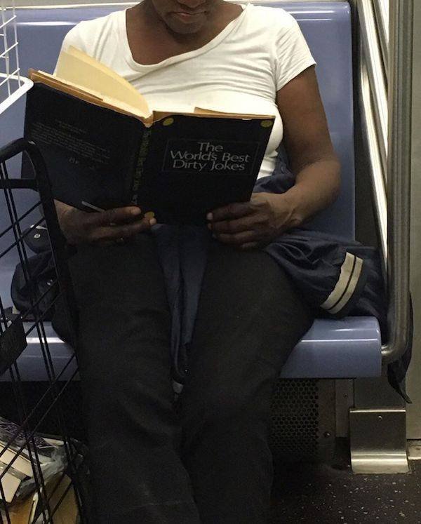 What People Read On The Subway 27 Pics