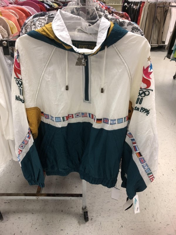 Thrift Shops Are Weird Places (39 pics)