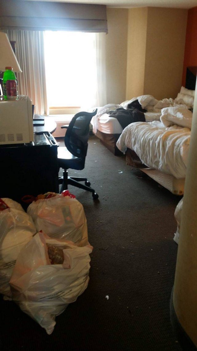 These Hotel Guests Are The Worst (33 pics)