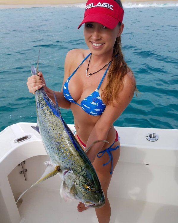 Girls Gone Fishing (35 pics)