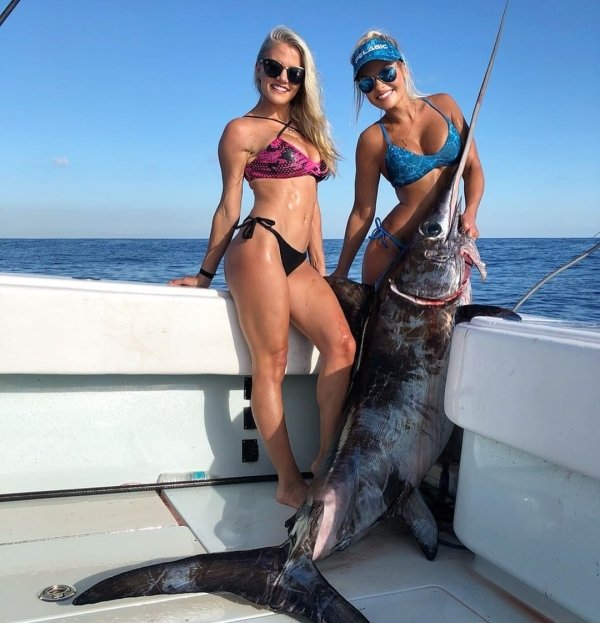 Girls Gone Fishing (35 pics)