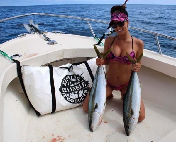 Girls Gone Fishing (35 pics)