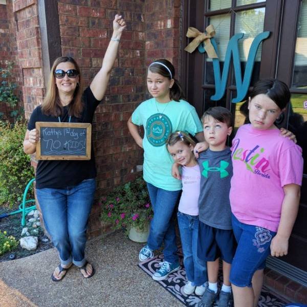 Parents Celebrate Back To School (21 pics)