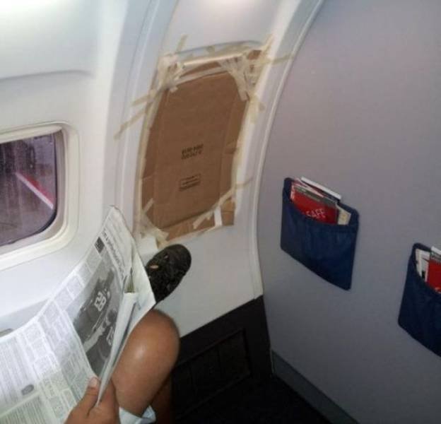 Funny And Scary Airplane Flight Moments (18 pics)