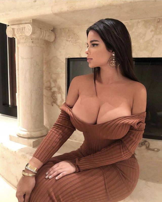 Busty Ladies (50 pics)