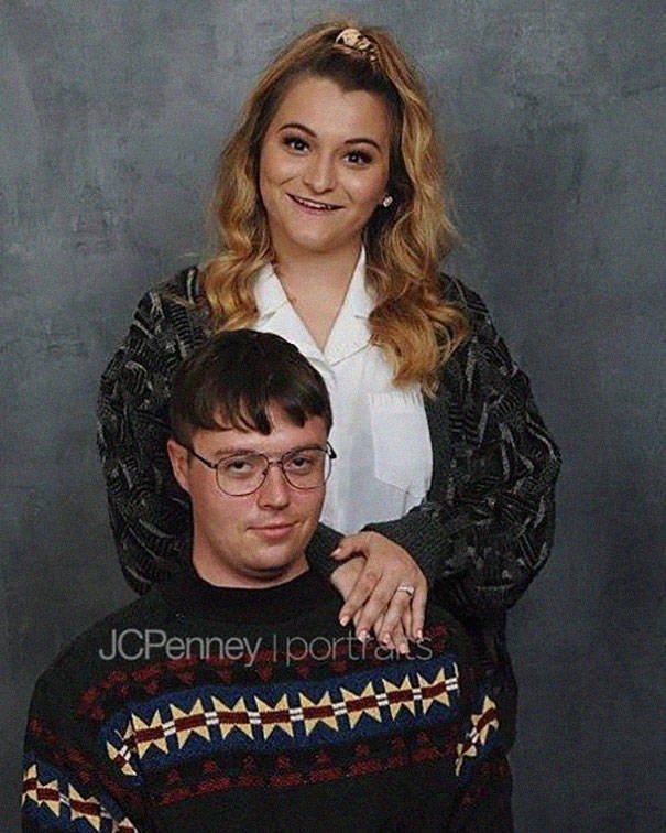 Awkward Engagement Photoshoot (22 pics)