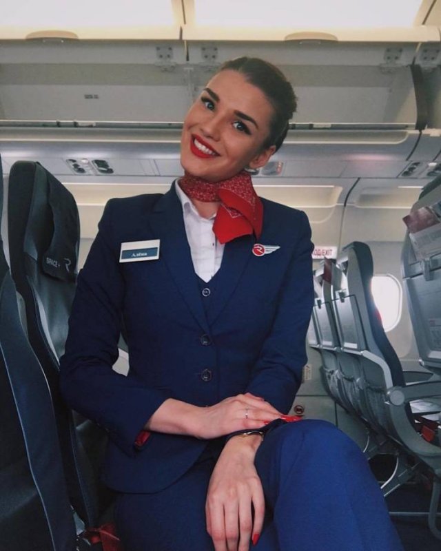 Cute Flight Attendants (50 pics)