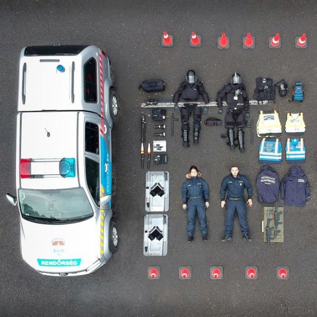 Emergency Service Vehicles From All Over The World And The Equipment Inside Them (39 pics)