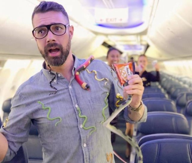 Michael James Schneider Trolls Awful Airplane Passengers (24 pics)