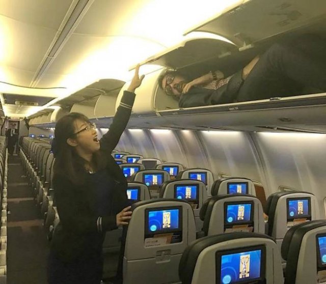 Michael James Schneider Trolls Awful Airplane Passengers (24 pics)