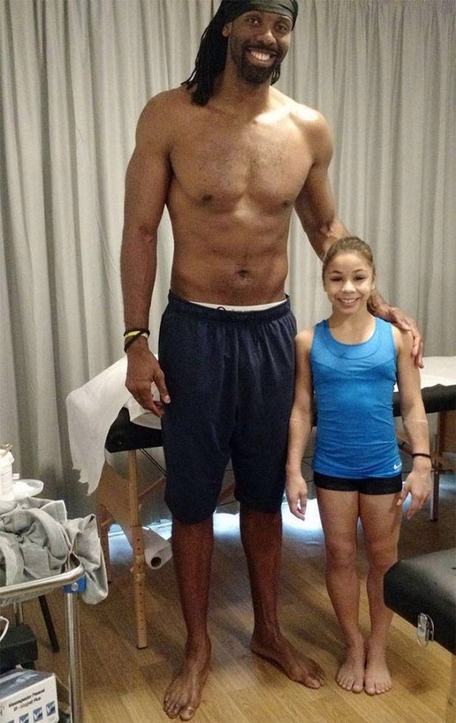 When Tall People Meet Short People (35 pics)