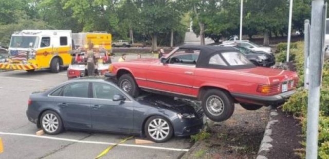 Unusual Car Accidents (41 pics)
