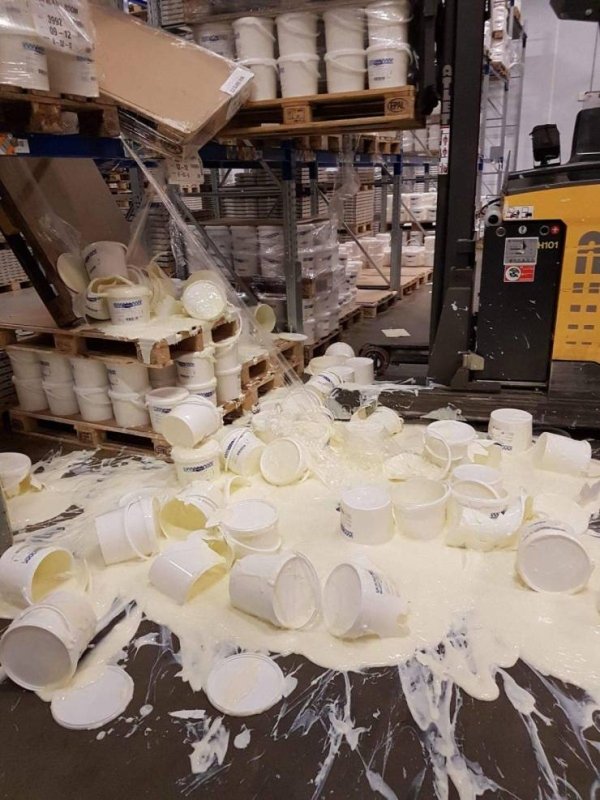 These Can Only Happen At Work (37 pics)