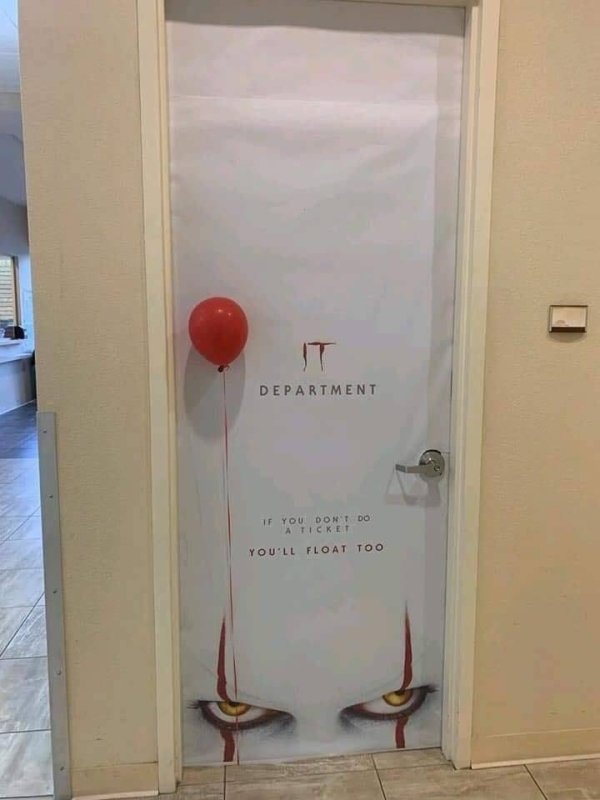 These Can Only Happen At Work (37 pics)