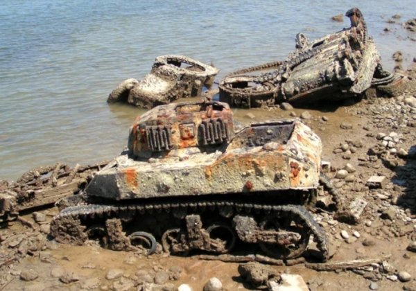 Old Destroyed Tanks (30 pics)