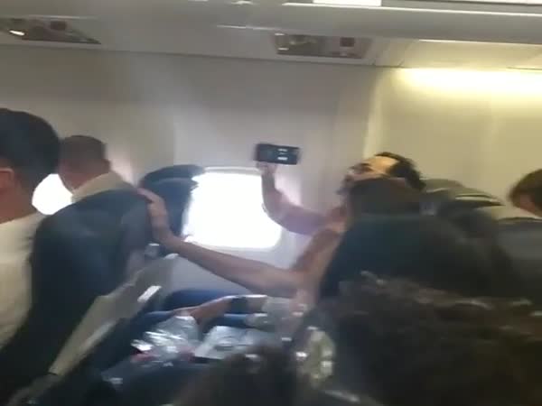 Passengers Start Praying As Plane Engine Fail From Caracas To Miami