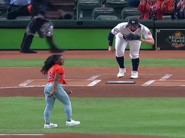 Size Comparison Between A US Olympic Gymnast And An MLB Pitcher