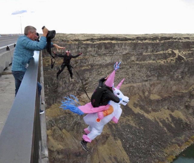 In The Right Place At The Right Time (47 pics)
