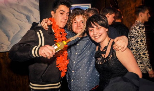 In The Right Place At The Right Time (47 pics)