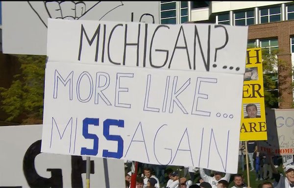 College GameDay Signs (28 pics)