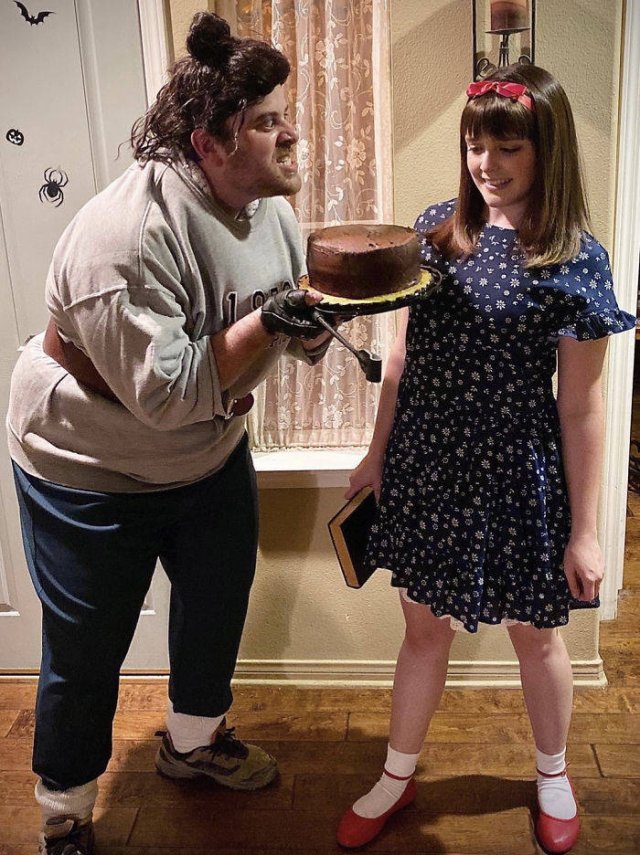 Halloween Couple Costumes (37 pics)