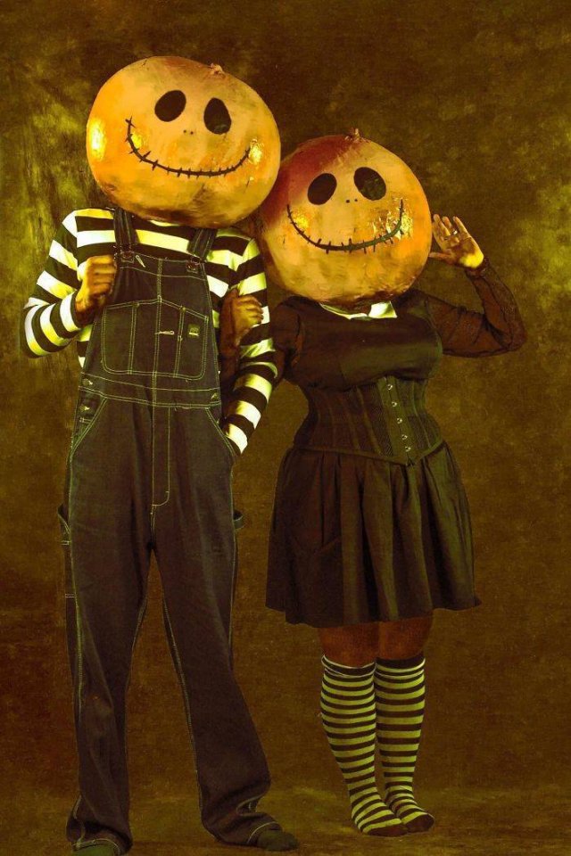 Halloween Couple Costumes (37 pics)