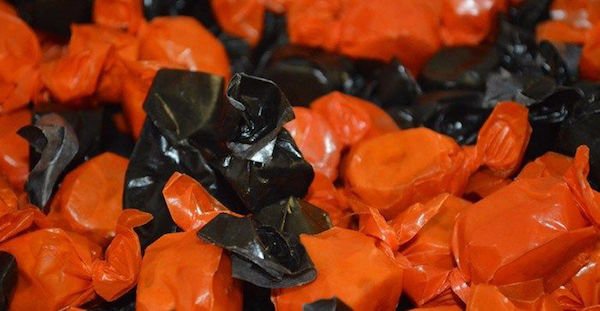 The 10 Worst And The 10 Best Halloween Candies (20 pics)