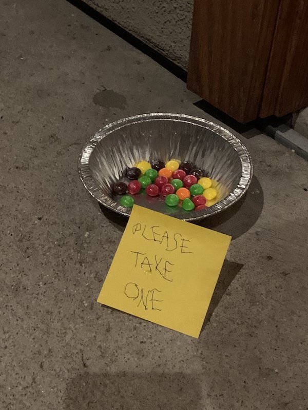 Weird Halloween Giveaways (15 pics)