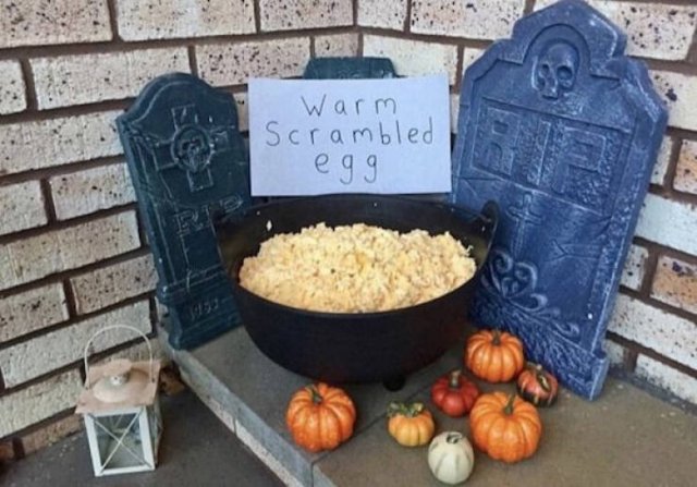 Weird Halloween Giveaways (15 pics)