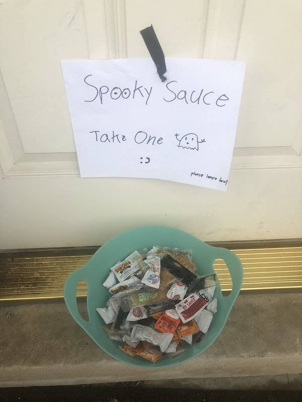 Weird Halloween Giveaways (15 pics)