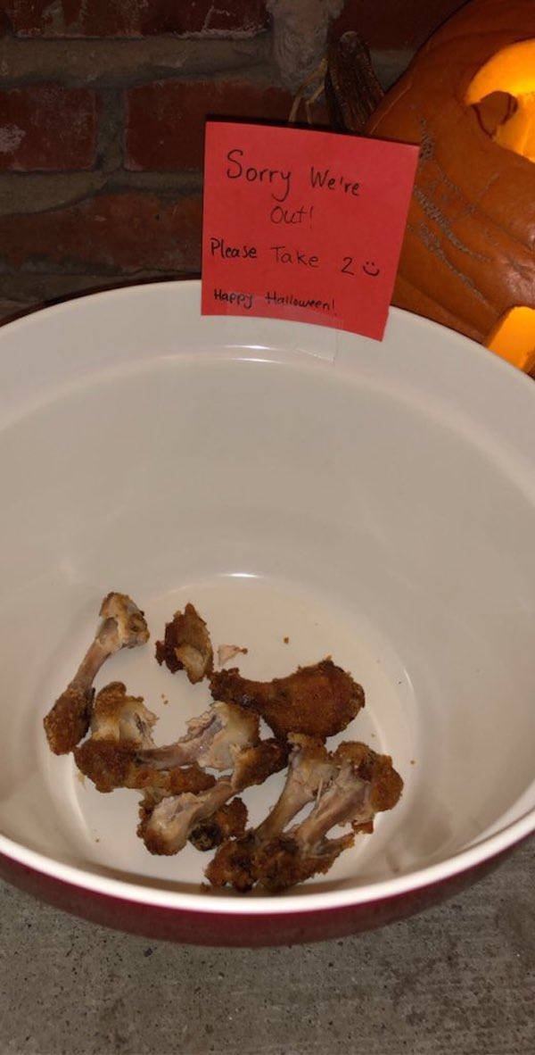 Weird Halloween Giveaways (15 pics)