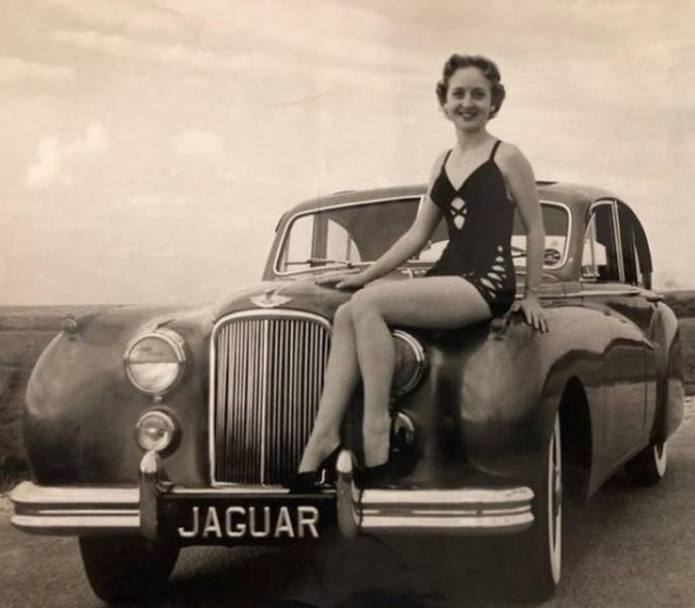 Retro Photos Of Women (22 pics)