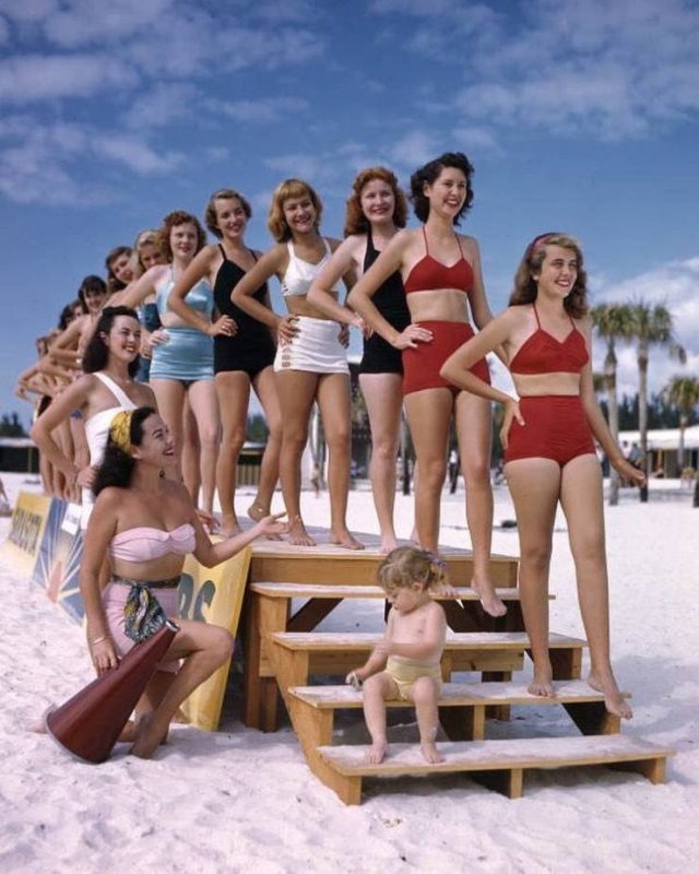 Retro Photos Of Women (22 pics)