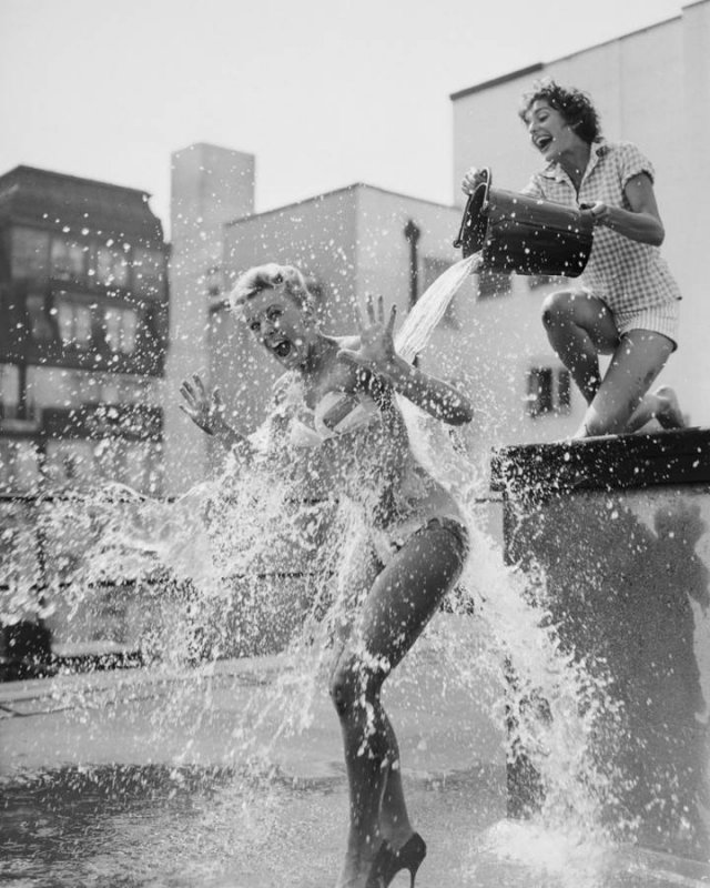 Retro Photos Of Women (22 pics)