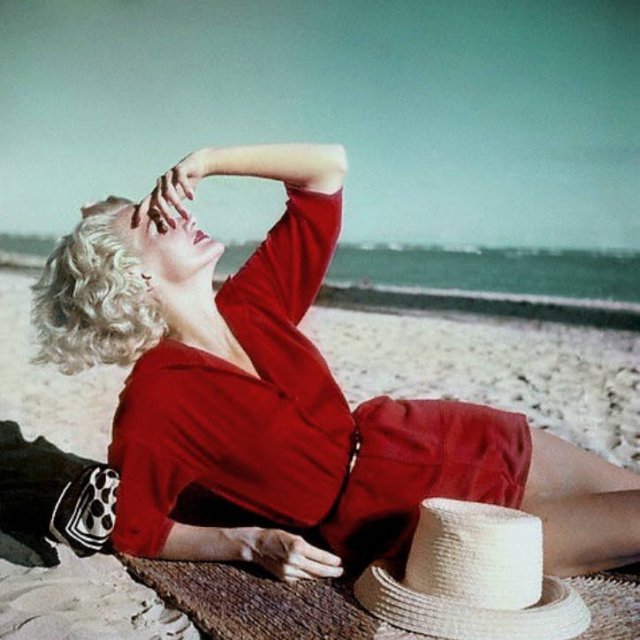Retro Photos Of Women (22 pics)
