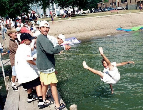 In The Right Place At The Right Time (38 pics)