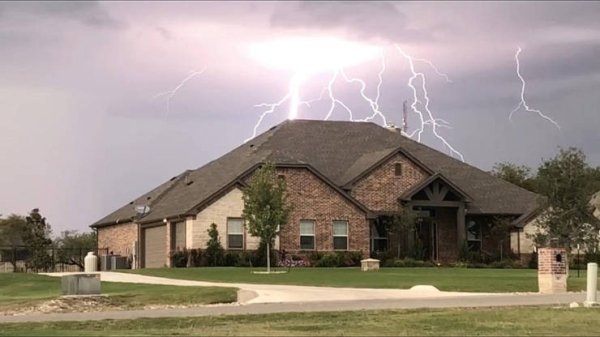 In The Right Place At The Right Time (38 pics)