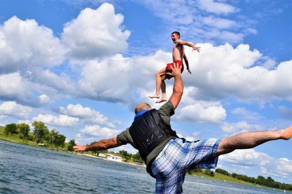 In The Right Place At The Right Time (38 pics)
