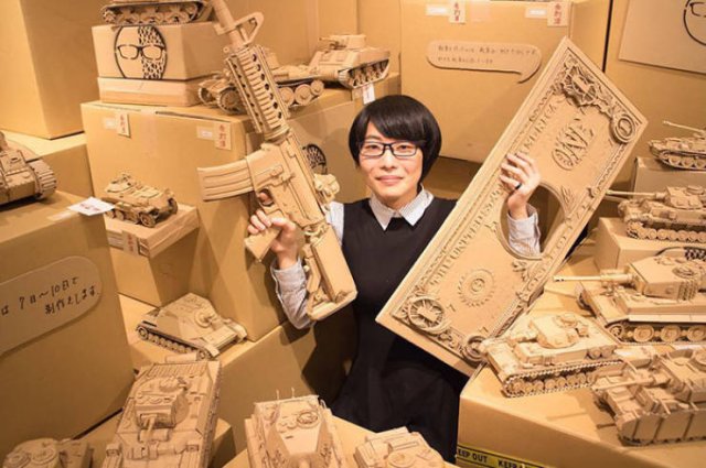 Artist Turns Old Amazon Boxes Into Sculptures (30 pics)