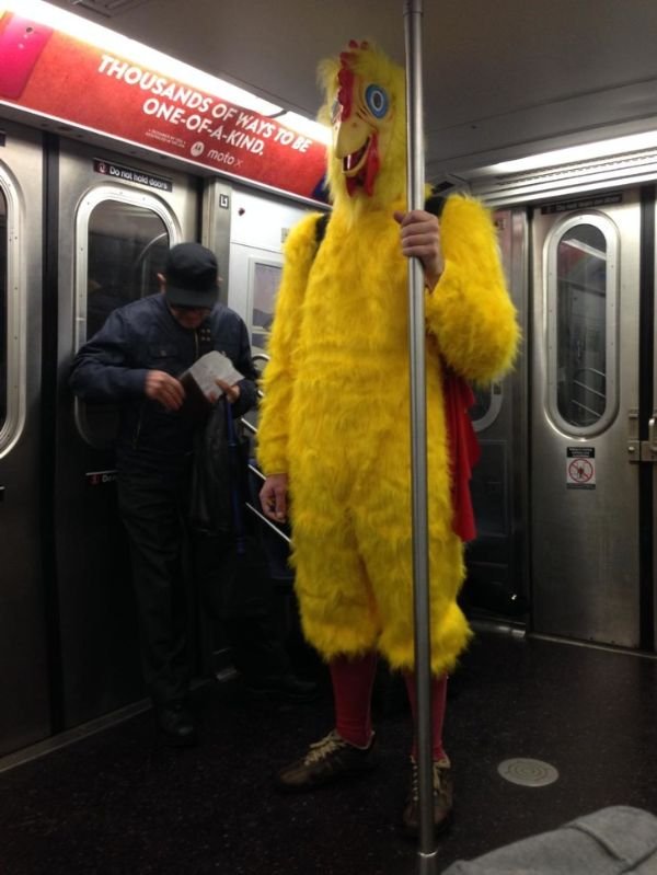 Funny And Strange Things On the Subway (23 pics)
