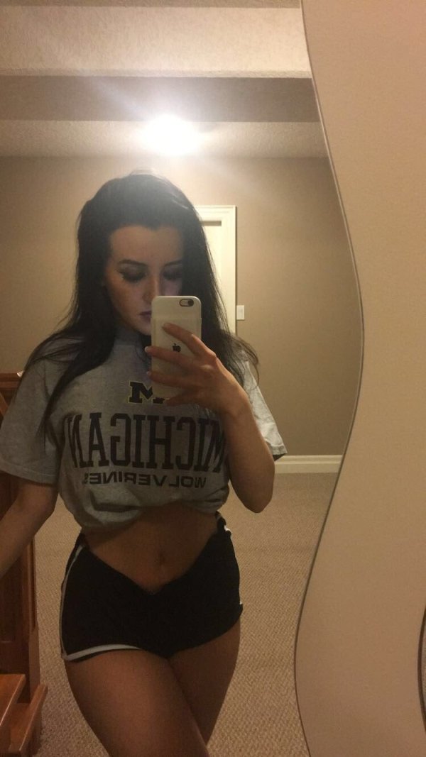 Hot Girls (49 pics)