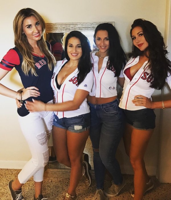 Hot Girls (49 pics)