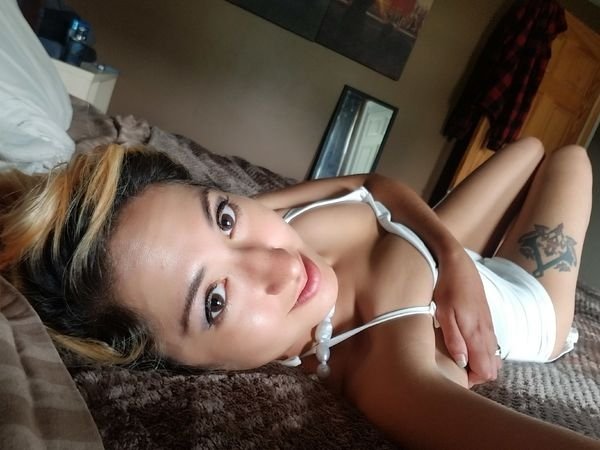 Cleavage Girls (42 pics)