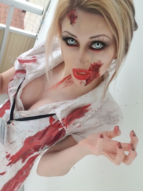 Cleavage Girls (42 pics)