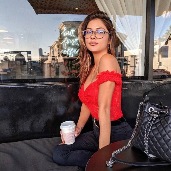 Girls In Glasses (35 pics)