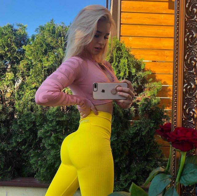 A View From Behind (39 pics)