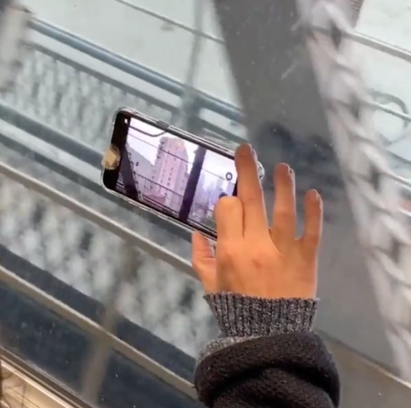 Unusual Hands In The Subway (35 pics)